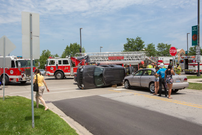 rollover crash in Wheeling IL 7-18-15 Larry Shapiro photootographer shapirophotography.net at Dundee Road and Willie